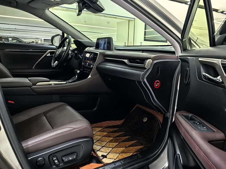 Фото 5 - Lexus RX