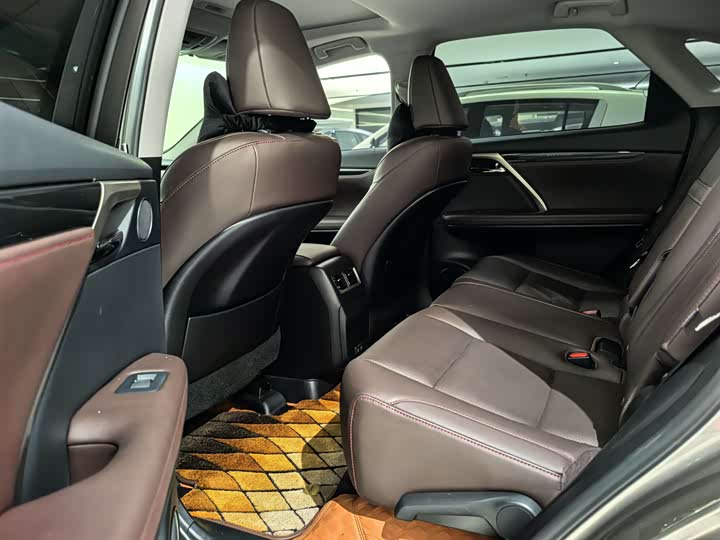 Фото 8 - Lexus RX