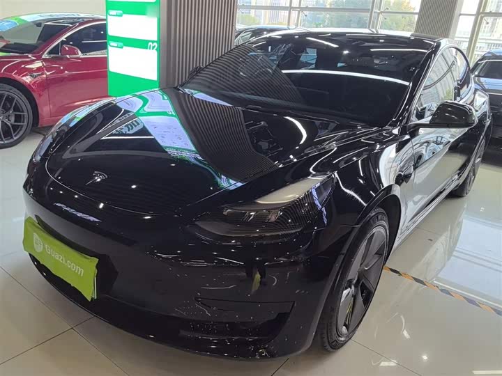 Фото 1 - Tesla Model 3