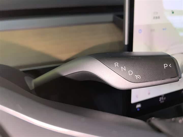 Фото 14 - Tesla Model 3