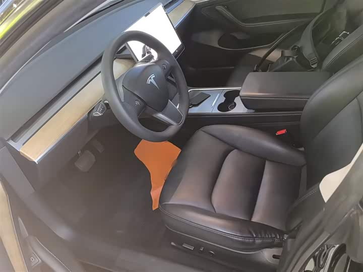 Фото 15 - Tesla Model 3