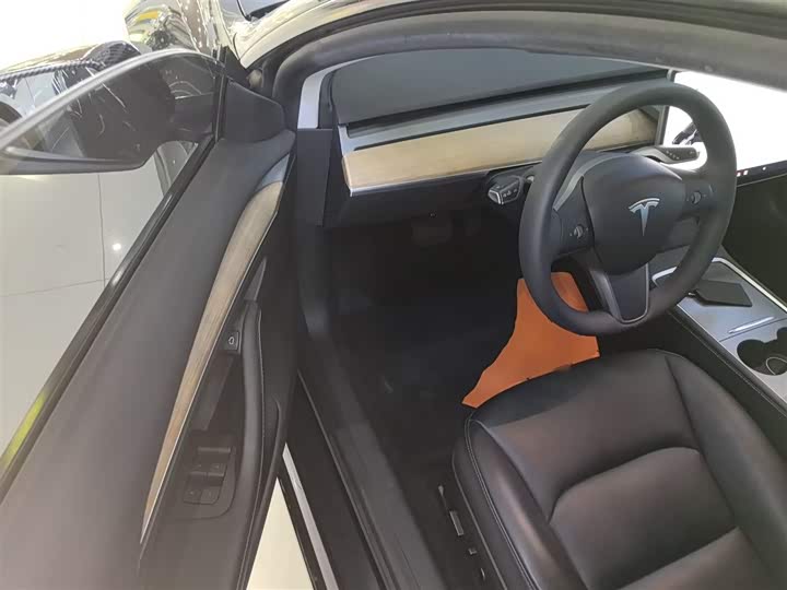 Фото 16 - Tesla Model 3