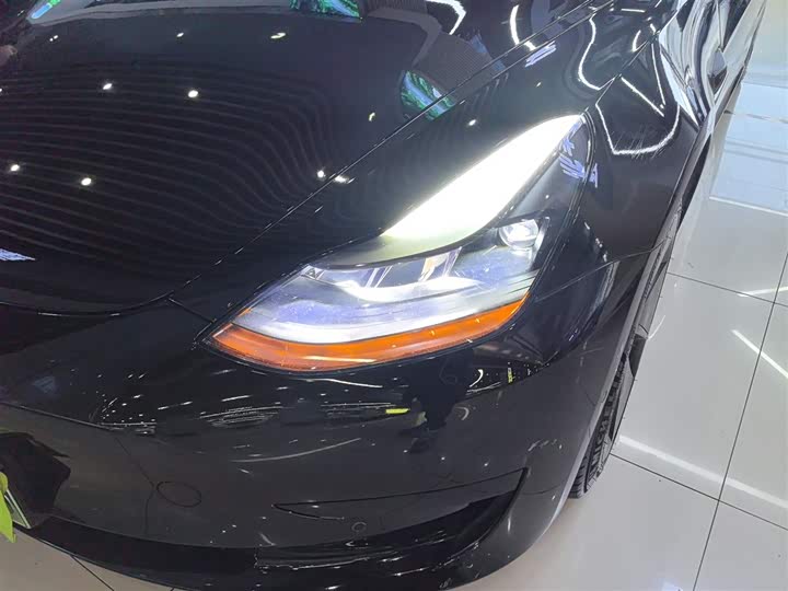 Фото 24 - Tesla Model 3