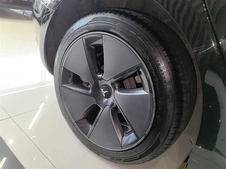 Фото 26 - Tesla Model 3