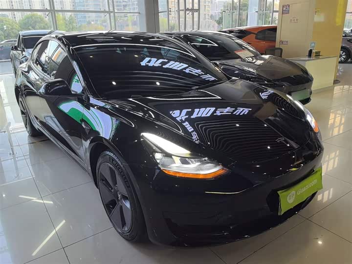 Фото 4 - Tesla Model 3