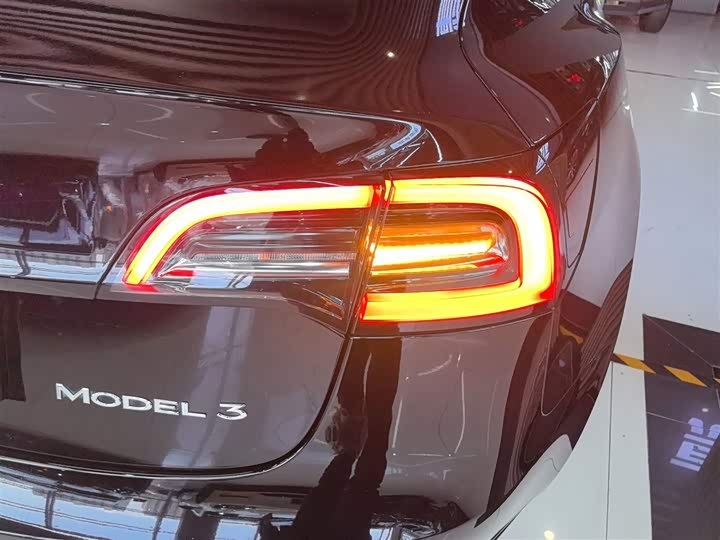 Фото 8 - Tesla Model 3