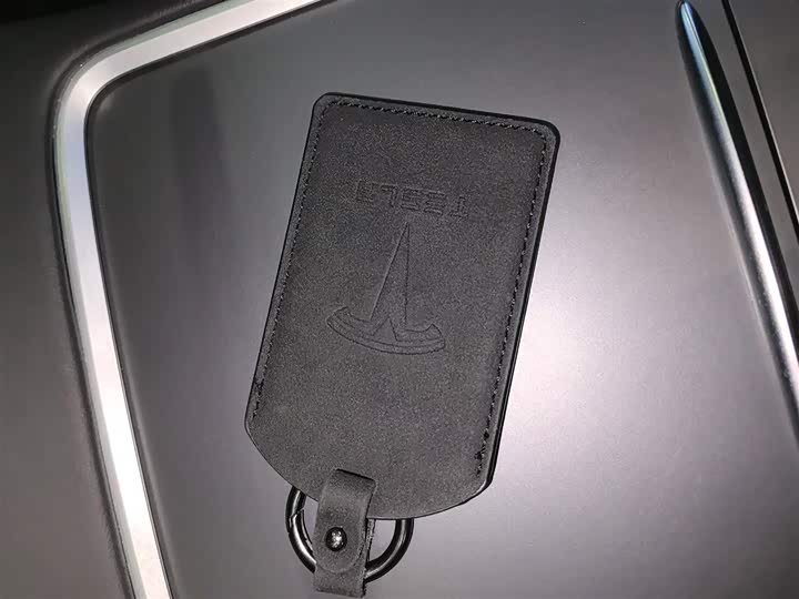 Фото 9 - Tesla Model 3