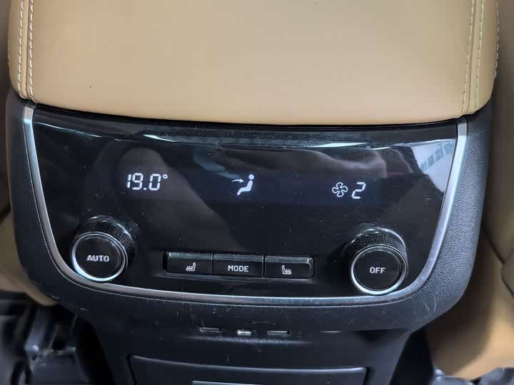 Фото 18 - LiXiang One