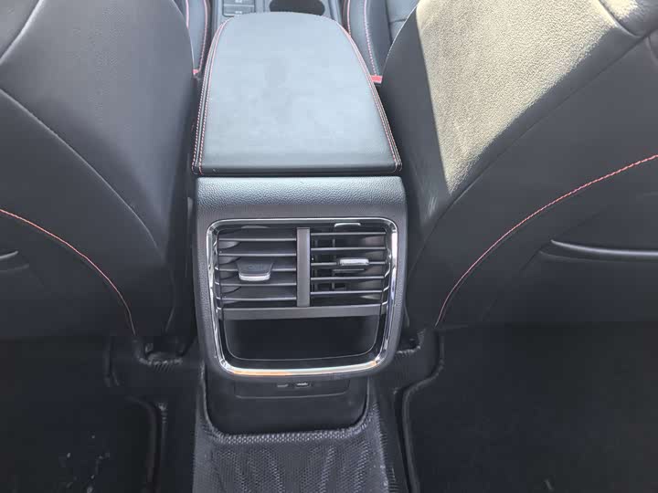 Фото 12 - Volkswagen T-Roc