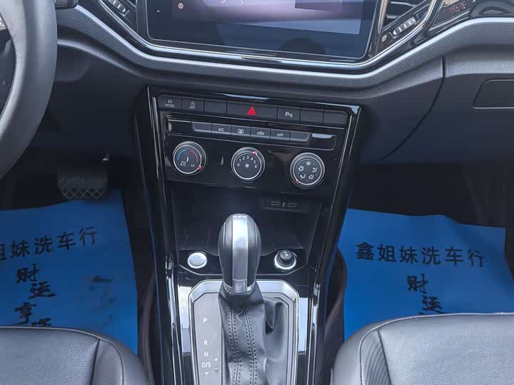 Фото 14 - Volkswagen T-Roc