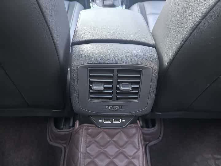 Фото 16 - Volkswagen T-Roc