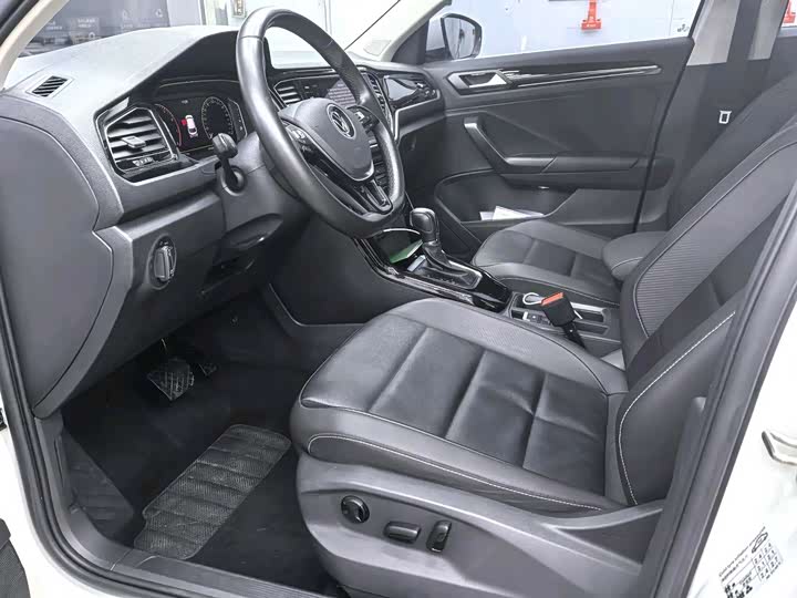 Фото 7 - Volkswagen T-Roc