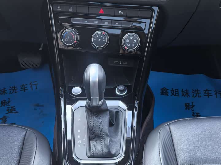 Фото 9 - Volkswagen T-Roc