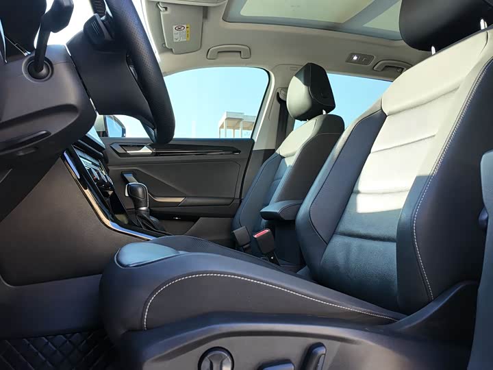 Фото 11 - Volkswagen T-Roc