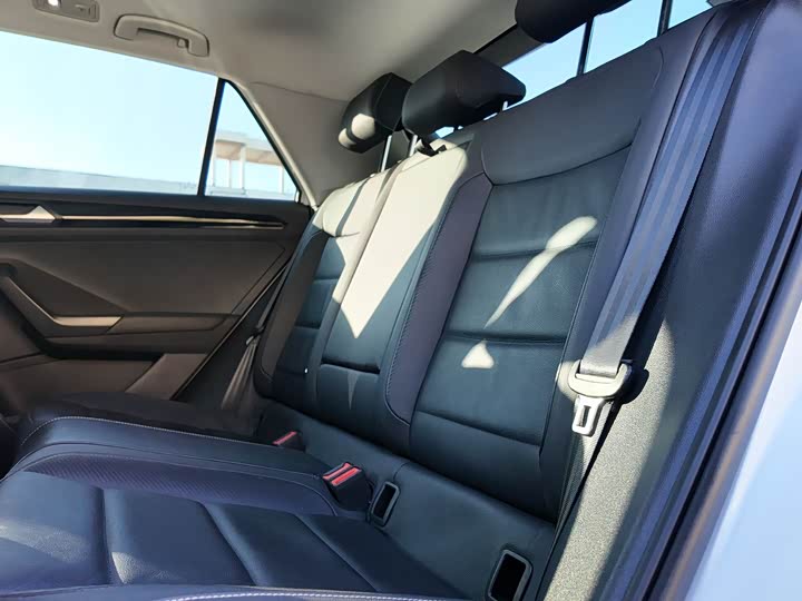 Фото 12 - Volkswagen T-Roc