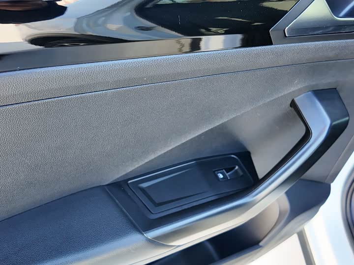 Фото 15 - Volkswagen T-Roc