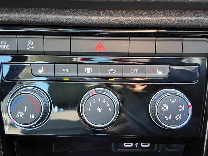 Фото 19 - Volkswagen T-Roc