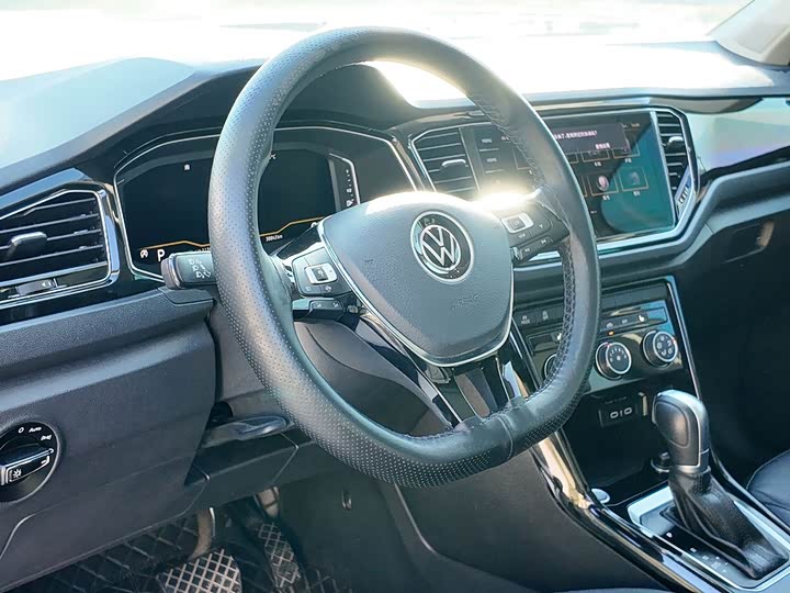 Фото 7 - Volkswagen T-Roc