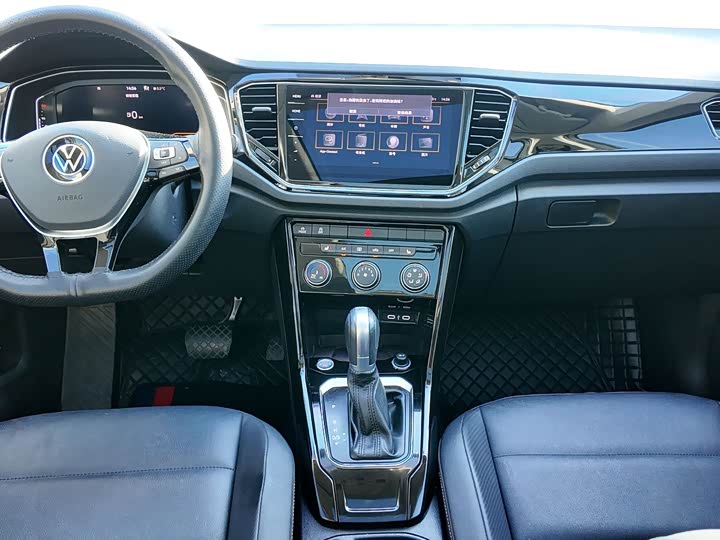 Фото 8 - Volkswagen T-Roc