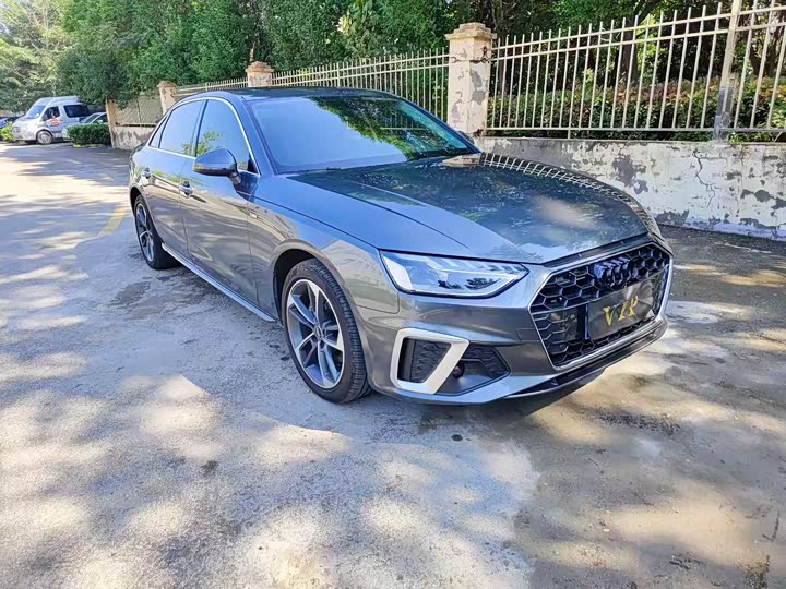 Фото 2 - Audi A4L