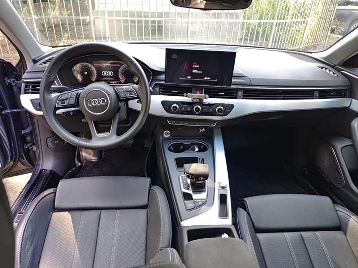Фото 9 - Audi A4L