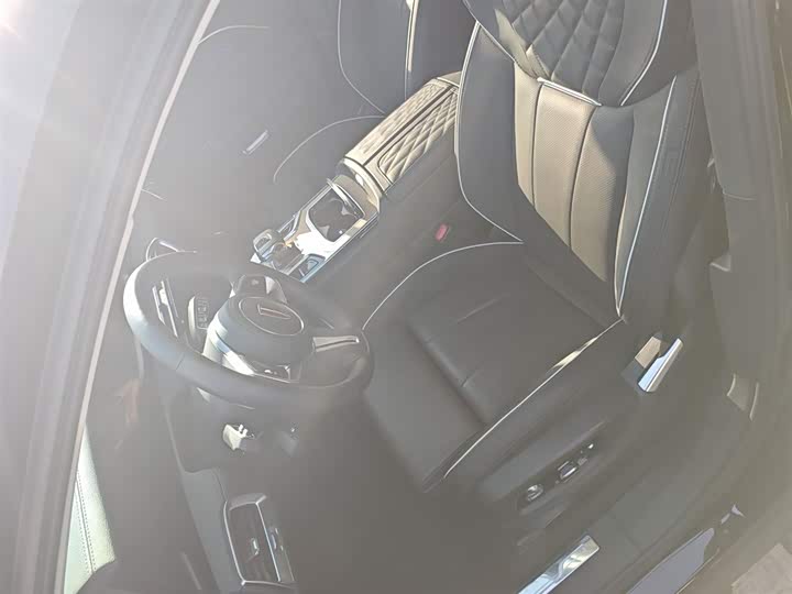 Фото 15 - Hongqi E-HS9