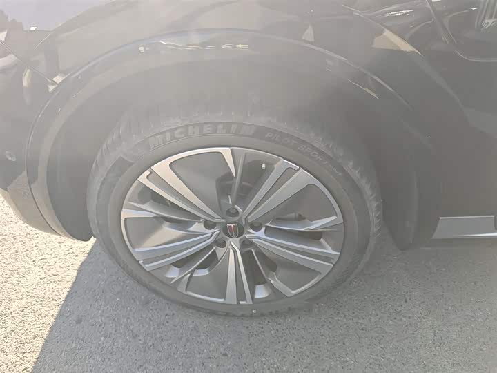 Фото 23 - Hongqi E-HS9