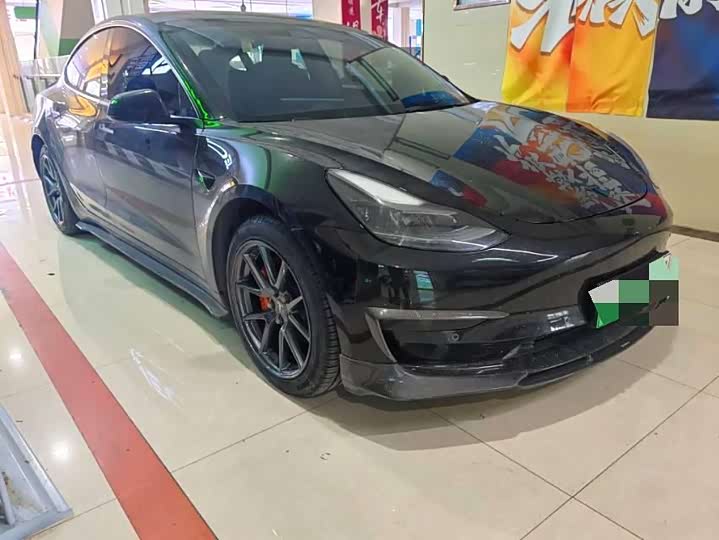 Фото 2 - Tesla Model 3