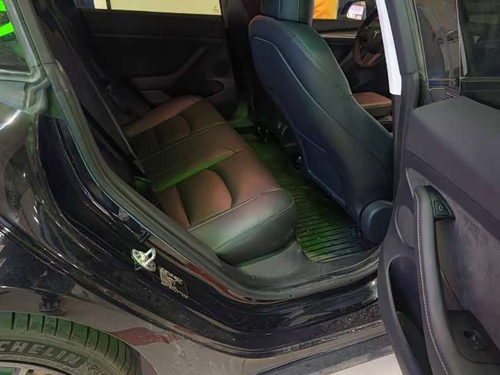 Фото 3 - Tesla Model 3