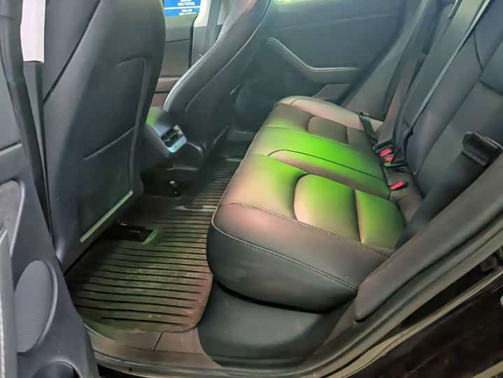 Фото 4 - Tesla Model 3