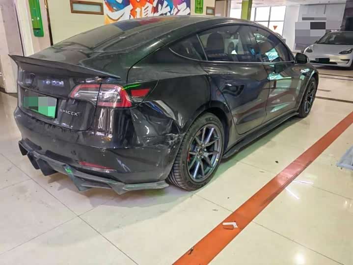 Фото 5 - Tesla Model 3