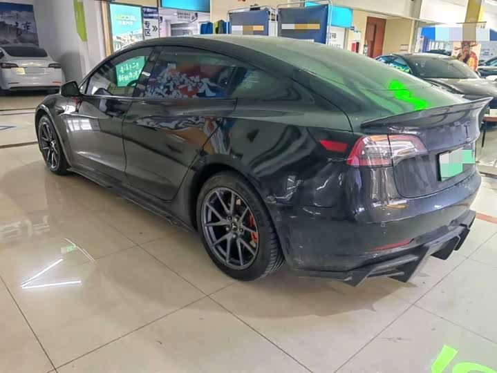 Фото 6 - Tesla Model 3