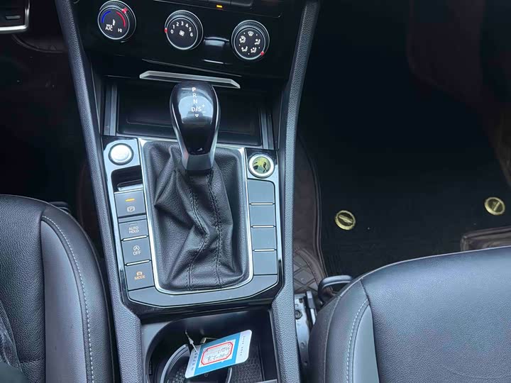 Фото 15 - Volkswagen Sagitar L