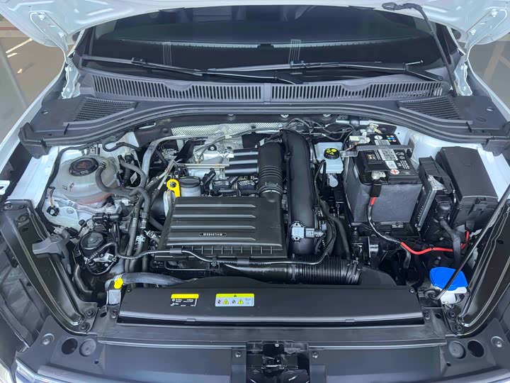 Фото 19 - Volkswagen Sagitar L