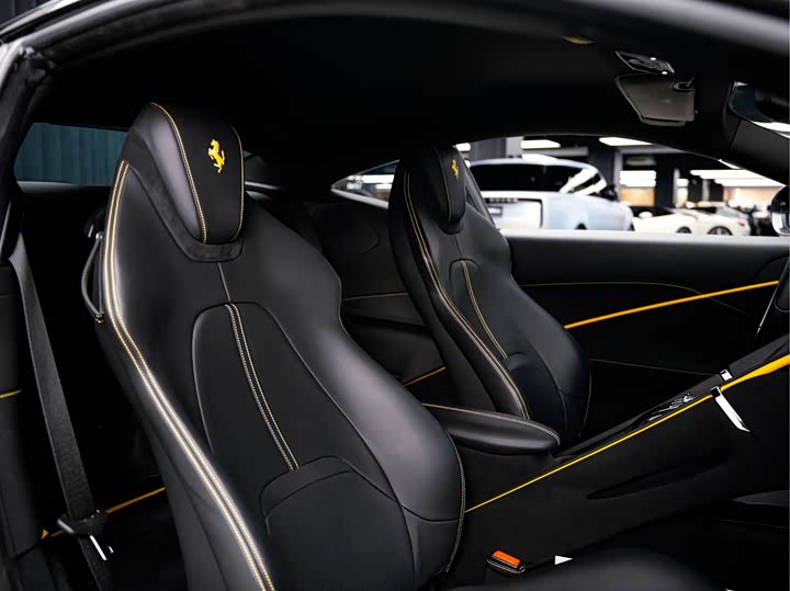 Фото 16 - Ferrari Roma