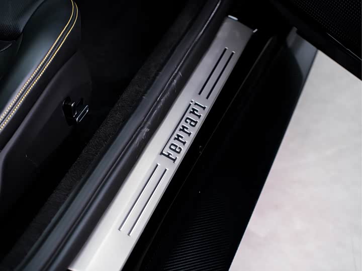 Фото 17 - Ferrari Roma