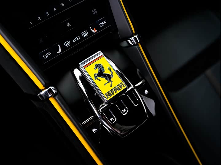 Фото 21 - Ferrari Roma