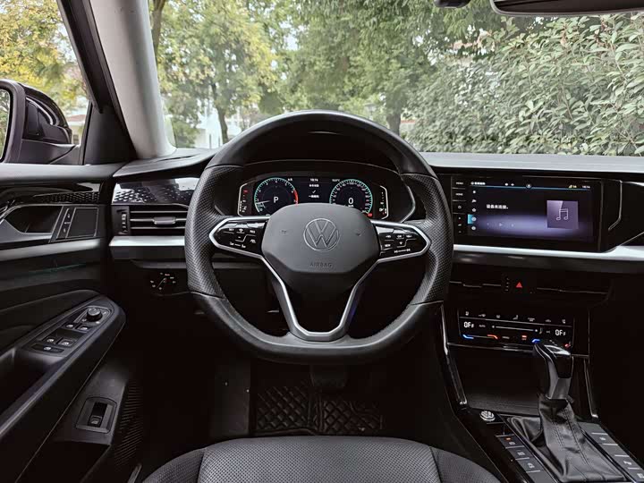 Фото 11 - Volkswagen Passat