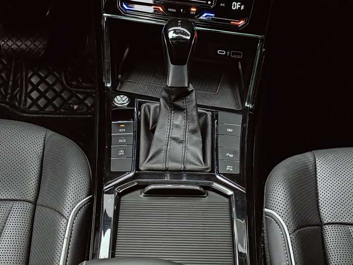 Фото 14 - Volkswagen Passat