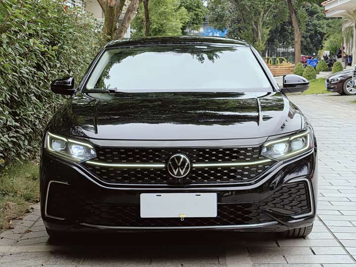 Фото 2 - Volkswagen Passat