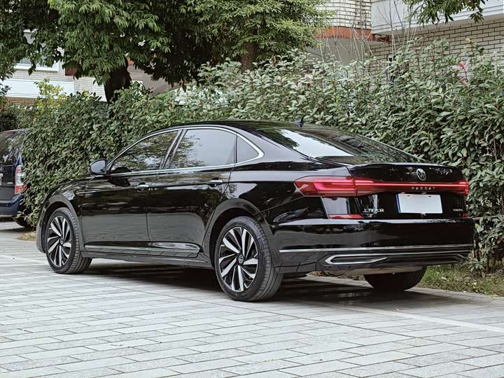 Фото 3 - Volkswagen Passat