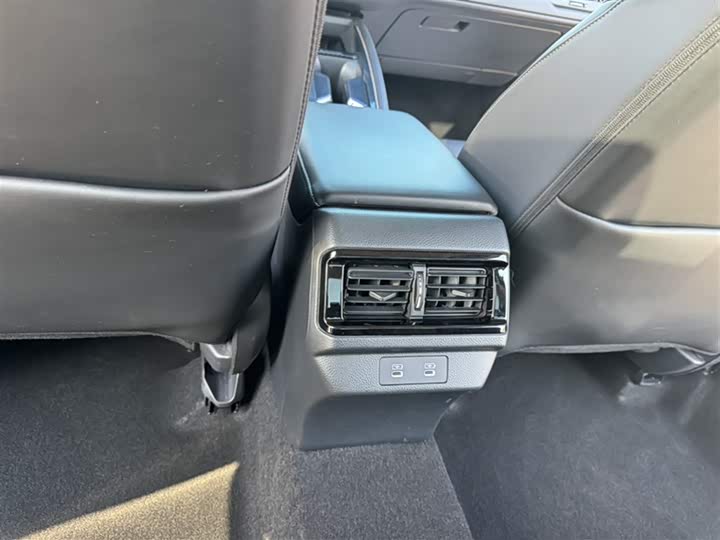 Фото 8 - Honda Accord