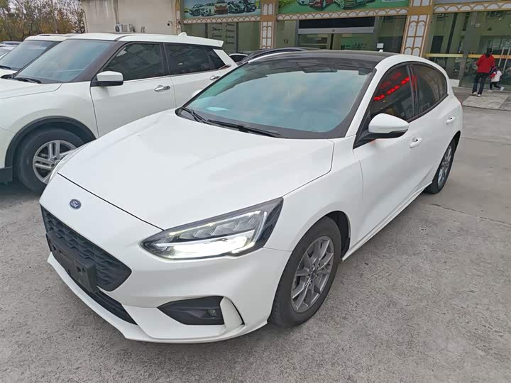 Фото 2 - Ford Focus