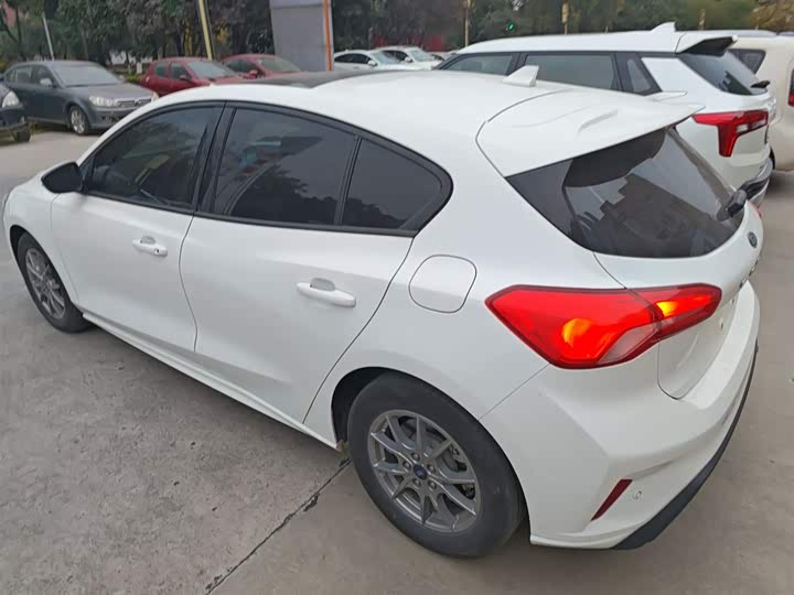 Фото 5 - Ford Focus