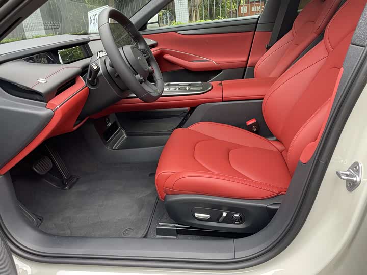 Фото 10 - Xiaomi SU7