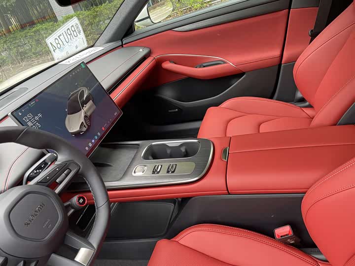 Фото 12 - Xiaomi SU7