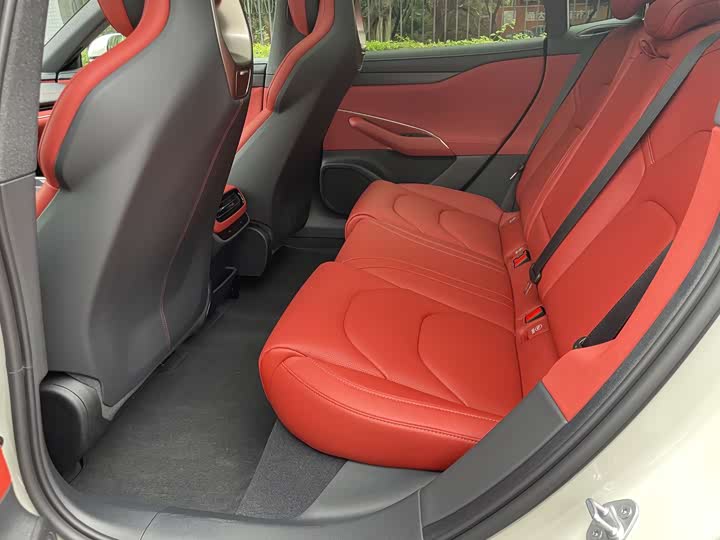 Фото 13 - Xiaomi SU7