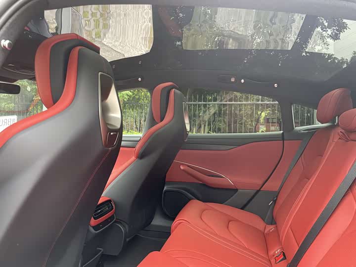 Фото 14 - Xiaomi SU7