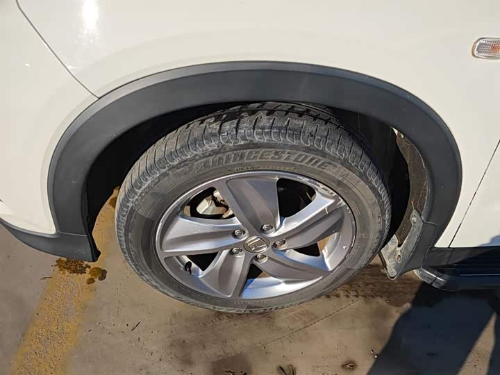 Фото 23 - Honda Vezel