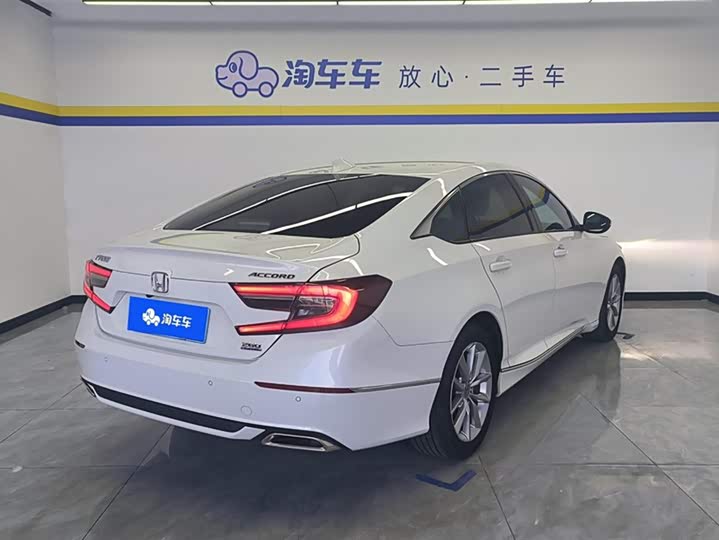 Фото 3 - Honda Accord